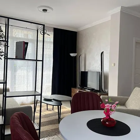 Sunny - 4 Guests, Parking Apartment